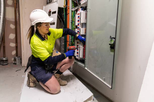 Best Affordable Emergency Electrician  in Red Oaks Mill, NY