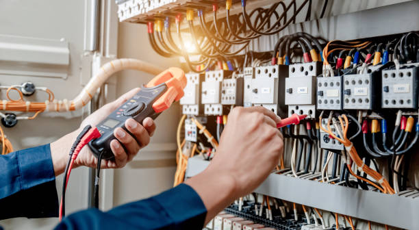 Best Affordable Electrician  in Red Oaks Mill, NY
